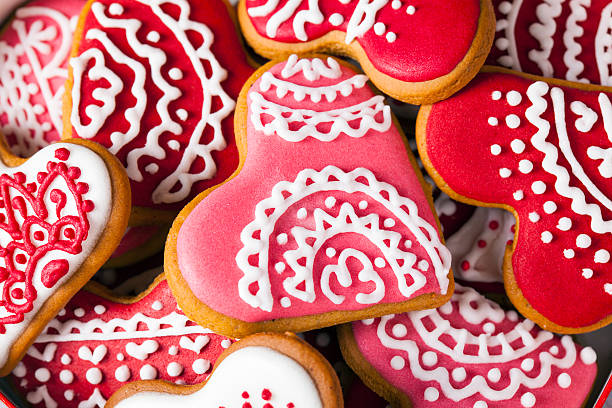 valentine's red and pink heart cookies full frame macro - heart shape snack dessert symbol imagens e fotografias de stock