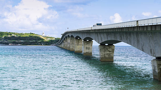 istock Sightseeing View of The Kouri Bridge with blue sky 635477008
