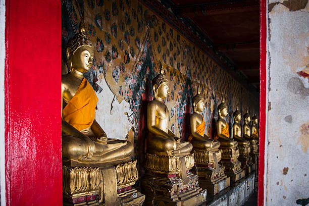 와트 아룬 불교의 불상 금행 - wat arun buddhism temple stone 뉴스 사진 이미지