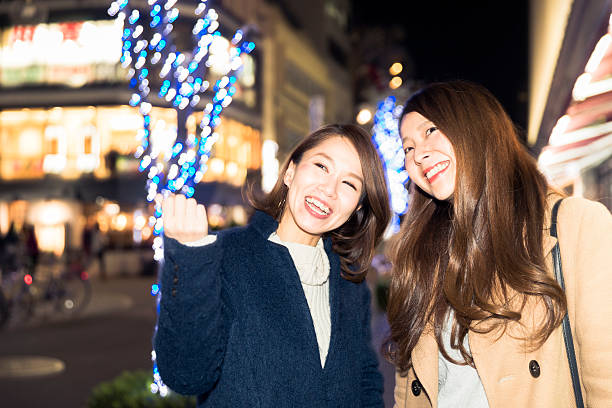istock Women who enjoy nightlife 635771214