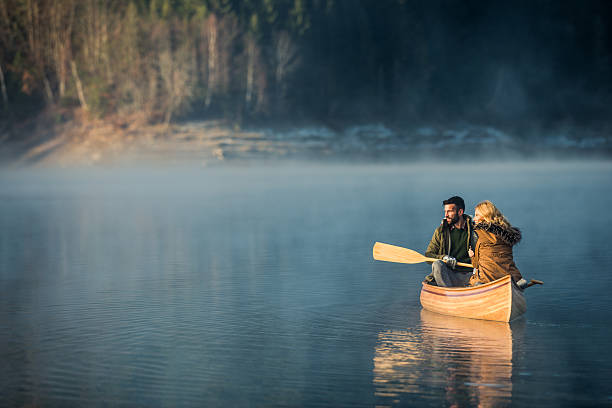nature vous appelle - canoeing people traveling camping couple photos et images de collection