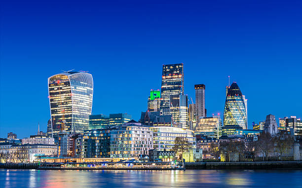 city of london downtown skyline au crépuscule, royaume-uni - fenchurch street photos et images de collection