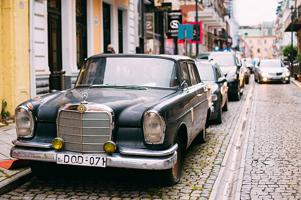 batumi georgia. black rarity retro mercedes benz coche aparcado - rarity fotografías e imágenes de stock