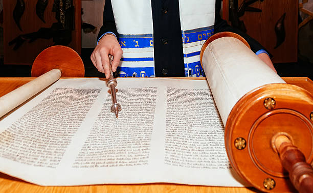 Jewish man dressed in ritual clothing Torah at Bar Mitzvah Jewish man dressed in ritual clothing 5 SEPTEMBER 2015 USA NY Hand of boy reading the Jewish Torah at Bar Mitzvah Bar Mitzvah Torah reading hasidism photos stock pictures, royalty-free photos & images