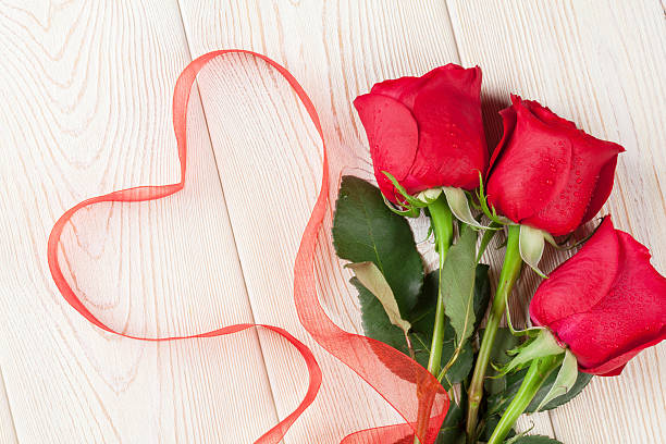 istock Red roses and Valentine's day heart 635832044