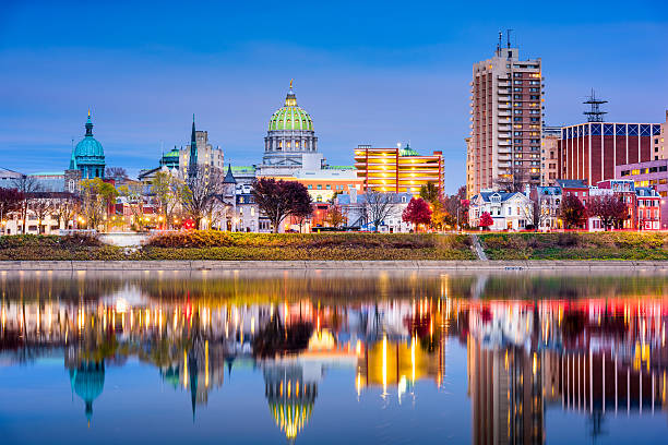 Harrisbug Pennsylvania Skyline Harrisburg, Pennsylvania, USA skyline on the Susquehanna River. pennsylvania stock pictures, royalty-free photos & images