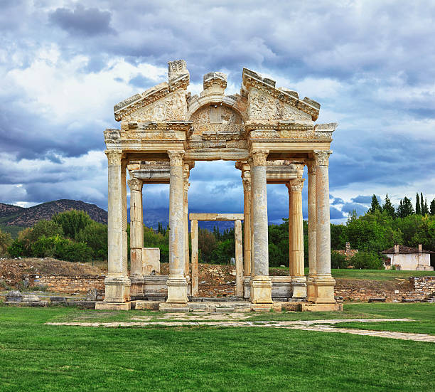 tetrapylon z aphrodisias  - architecture anatolia ancient civilization ancient greece zdjęcia i obrazy z banku zdjęć