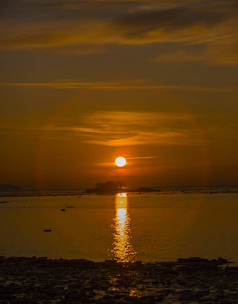 istock SUNRISE IN THE SEA 635874754