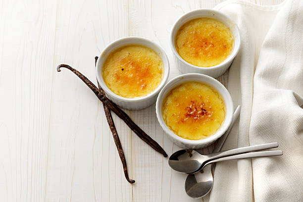 デザート:クレームブリュレ静物 - dessert creme brulee food gourmet ストックフォトと画像