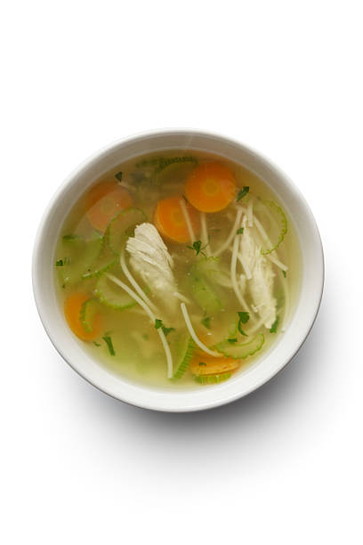 수프: 흰 배경에 고립된 치킨 수프 - soup chicken soup chicken noodle soup food 뉴스 사진 이미지