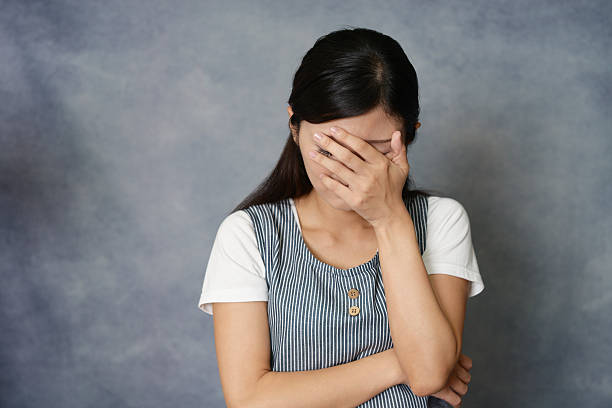 女性で意気消沈 - パニック障害 日本人 ストックフォトと画像