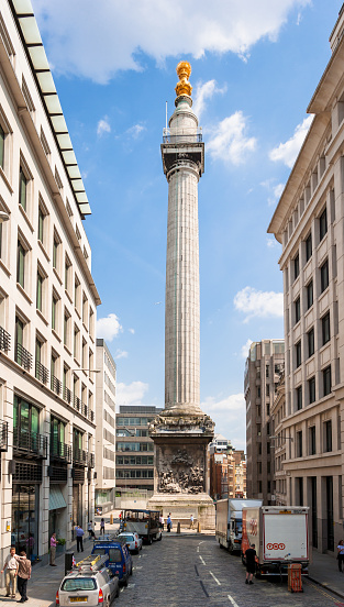Color image depicting the monument tower designed by Sir Christopher Wren as a tribute to those who died in the great fire of London.