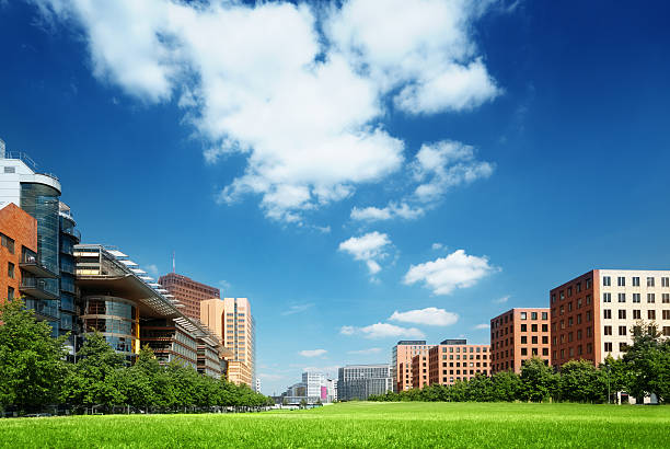 modern apartment building in park, berlin, germany - condominium complex imagens e fotografias de stock