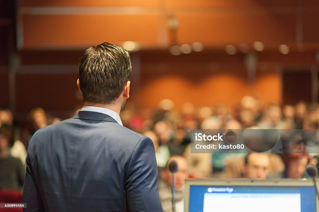 Orador Público dando palestra na reunião de negócios. - Foto de stock de Atril - Objeto manufaturado royalty-free