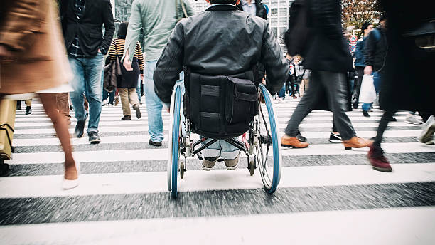 車椅子の日本人男性 - 車いす ストックフォトと画像