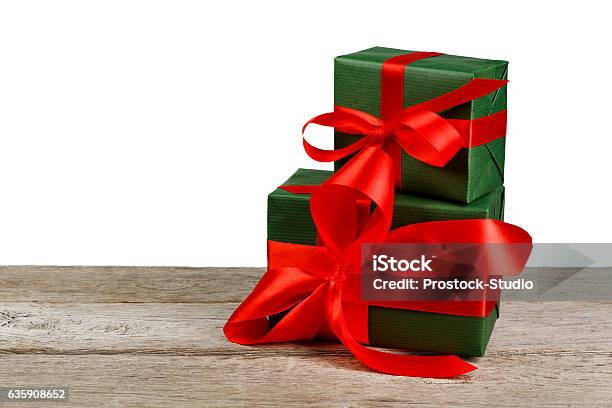 Foto de Festivo Presente Embalagem Fita Vermelha Caixa Fundo Cinza Conceito  Do Dia Dos Namorados Dia Da Mulher e mais fotos de stock de Amor - iStock