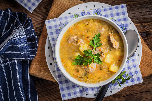 sopa con mollejas de cebada y pollo. - vegetable barley soup fotografías e imágenes de stock