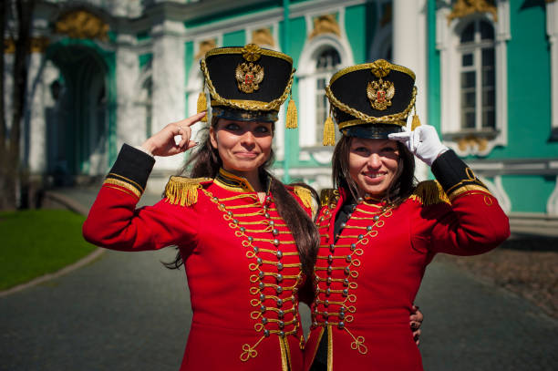 サンクトペテルブルクロシア - tourist photographing armed forces military ストックフォトと画像