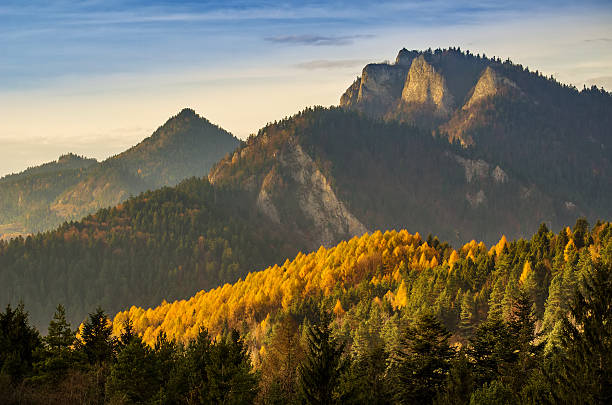 Pieniny autumn Trzy Korony in Pieniny mountains in autumn sunset light, Poland szczawnica stock pictures, royalty-free photos & images