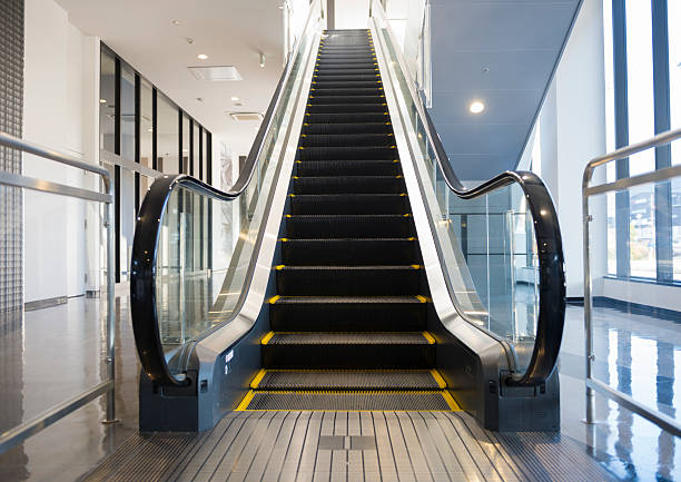 에스컬레이터  - escalator automated built structure moving down 뉴스 사진 이미지