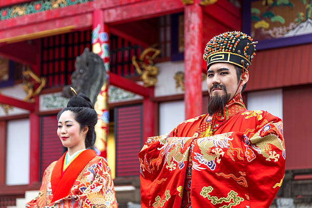 neujahrsfeier in der burg shuri in okinawa, japan - shuri castle stock-fotos und bilder