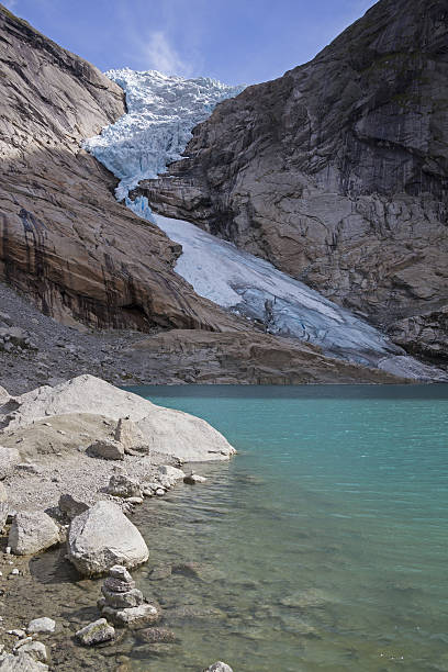 istock Glacier crawls to the lake 635958682