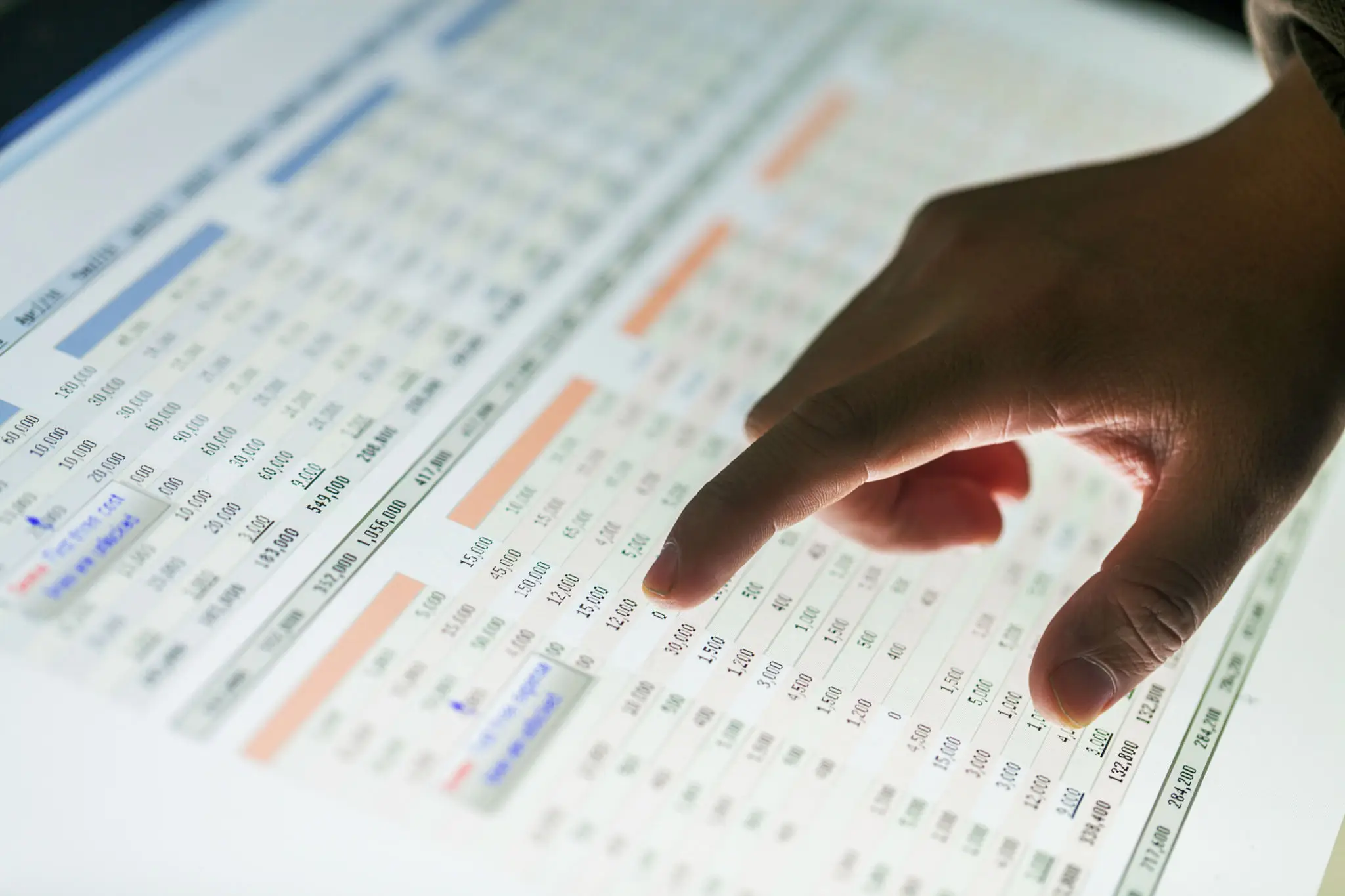 hand point on data report show on screen