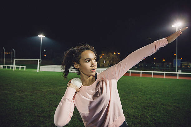 shot-put athlete - lançamento do peso imagens e fotografias de stock