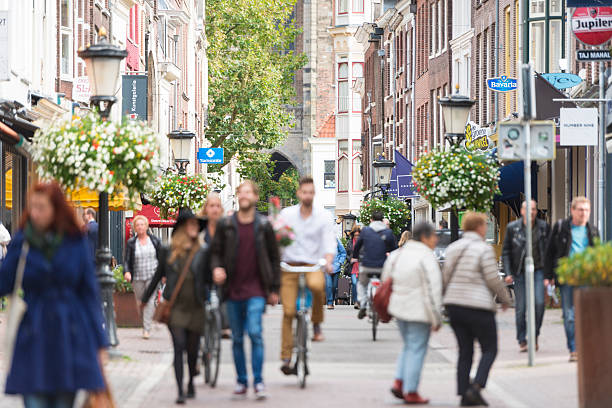 kuvapankkikuvat ja rojaltivapaat kuvat aiheesta euroopan keskusta - shopping street in utrecht netherlands