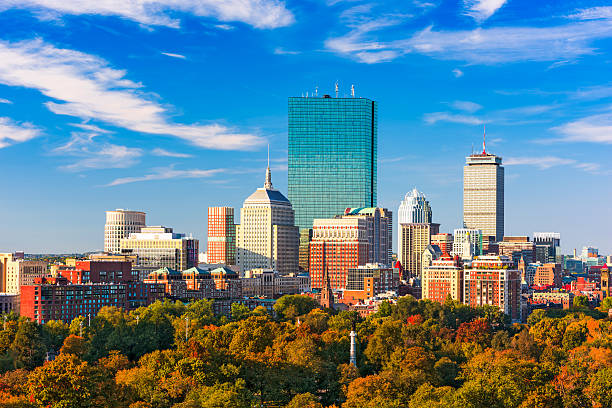 die skyline von boston, massachusetts - boston stock-fotos und bilder