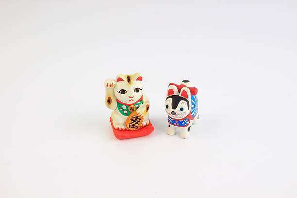 istock the tiny of manekineko and inuhariko 635981156