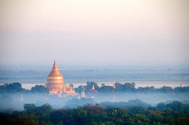 баган воздушные шары 11 - shwezigon paya стоковые фото и изображения