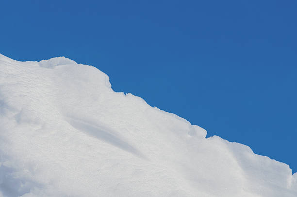 istock Background of fresh snow 636001834