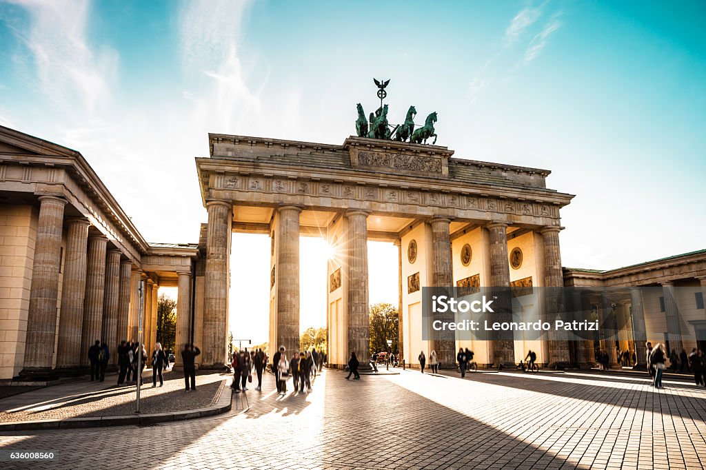 Paesaggio urbano di Berlino al tramonto - Porta di Brandeburgo - Foto stock royalty-free di Berlino - Germania