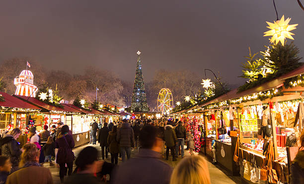 marca de natal do parque de inverno wonderland do hyde park, londres - winter wonderland londres - fotografias e filmes do acervo