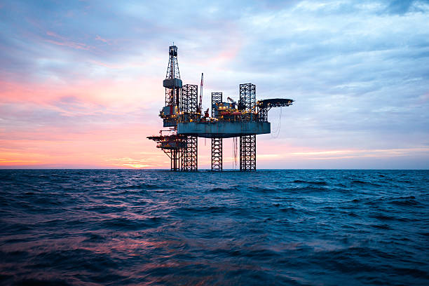 offshore jack up rig in the middle of the sea - sea imagens e fotografias de stock