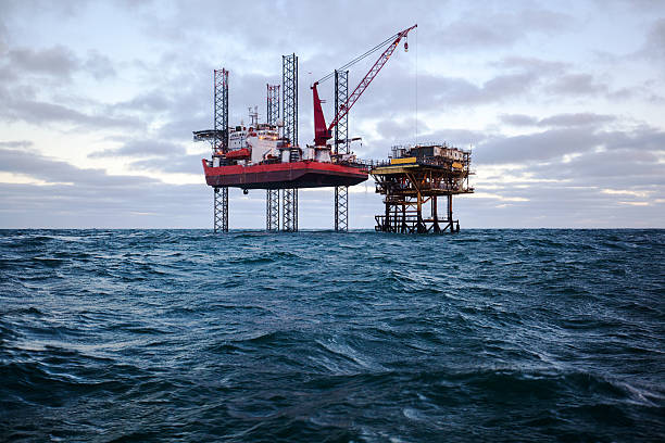 Platform for the extraction of natural gas from the sea