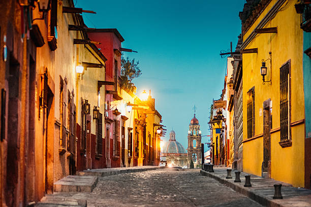 San Miguel de Allende in Mexico Street scene of San Miguel de Allende at night, Mexico. mexico street scene stock pictures, royalty-free photos & images