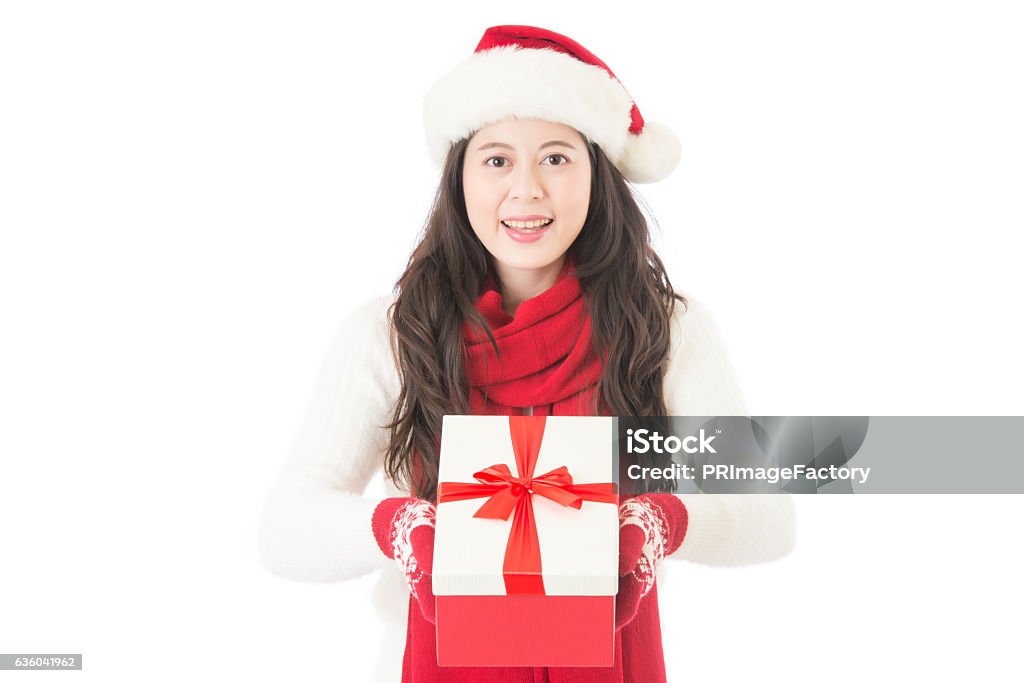 Santa kobieta pokazano prezent w kapeluszu Świętego Mikołaja - Zbiór zdjęć royalty-free (Białe tło) Santa kobieta pokazano prezent w kapeluszu Świętego Mikołaja - Zbiór zdjęć royalty-free (Białe tło)