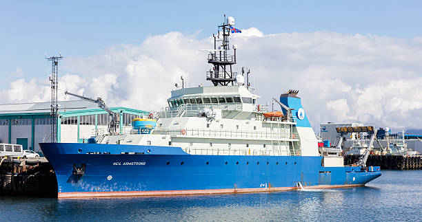 научно-исследовательское судно нил армстронг - neil armstrong стоковые фото и изображения