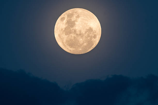 Supermoon rising Woy Woy, NSW, Australia full moon stock pictures, royalty-free photos & images