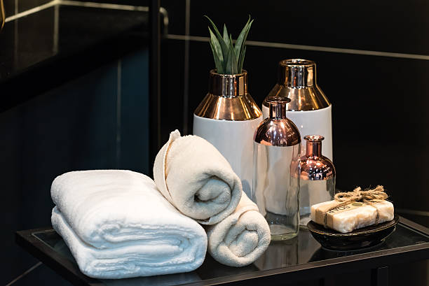 folded white towel with cermic vase on glass table - vase texture stockfoto's en -beelden