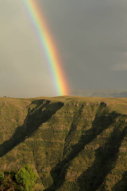 エチオピアのシミエン山脈の虹 - africa rain east africa ethiopia ストックフォトと画像