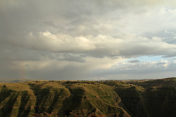 エチオピアのシミエン山脈の虹 - africa rain east africa ethiopia ストックフォトと画像