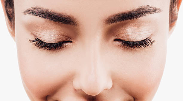 ojo de mujer ceja ojos pestañas - nariz fotografías e imágenes de stock