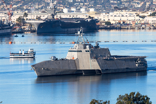 San Diego, United States, 19th December, 2016. Littoral Combat Ship USS Montgomery maneuvers through San Diego Bay. 