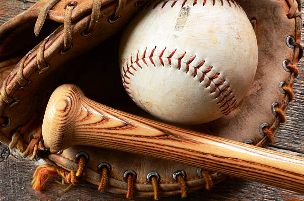 stary baseball sprzętu - softball seam baseball sport zdjęcia i obrazy z banku zdjęć