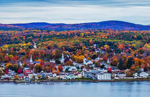 istock Quaint New England Town in Fall 636173636