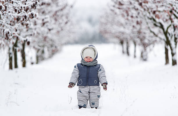 little kid in snowsuit - snow gear imagens e fotografias de stock