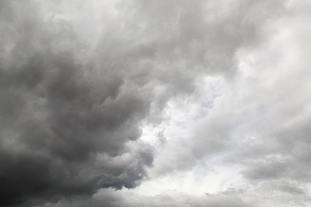 chmury - cumulonimbus - storm cloud stratosphere overcast four seasons zdjęcia i obrazy z banku zdjęć